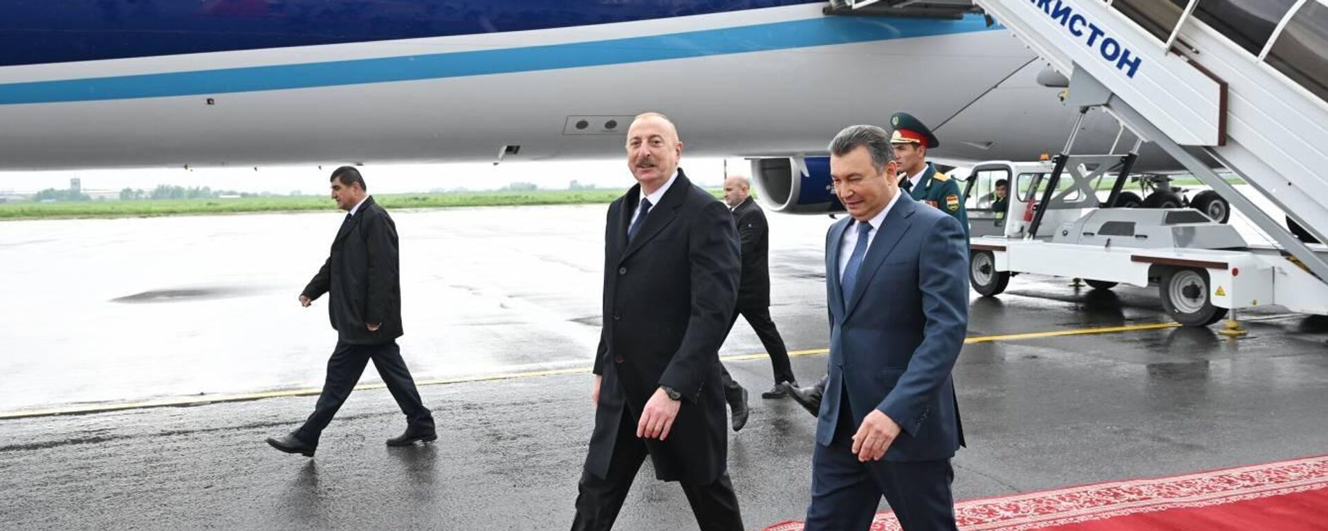 Ильхам Алиев прибыл с госвизитом в Таджикистан - Sputnik Тоҷикистон, 1920, 05.04.2023