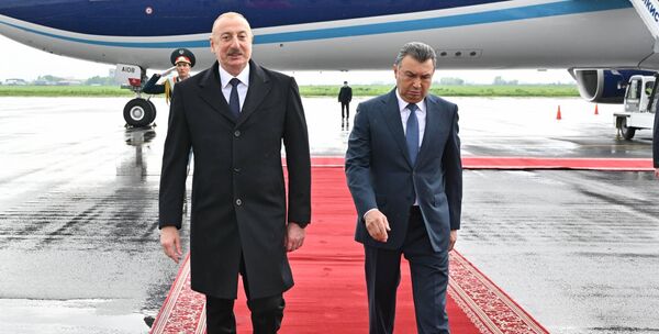 В международном аэропорту столицы его встречал премьер-министр Таджикистана Кохир Расулзода. - Sputnik Таджикистан