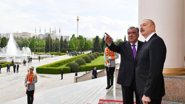 Официальная встреча Президента Азербайджанской Республики Ильхама Алиева и Президента Республики Таджикистан Эмомали Рахмона - Sputnik Таджикистан