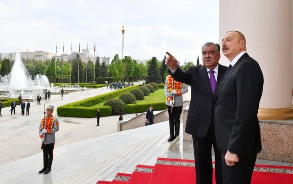 Лидер Азербайджана поделился, что за 5 лет с его последнего визита в Душанбе город изменился только к лучшему. - Sputnik Таджикистан