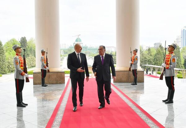 Алиев заявил, что очень рад вновь посетить братский, дружеский Таджикистан. - Sputnik Таджикистан