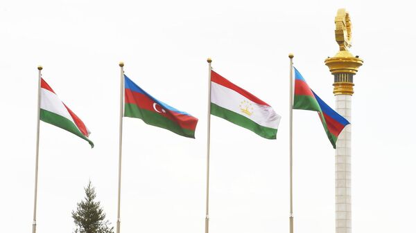 Флаги Таджикистана и Азербайджана - Sputnik Таджикистан