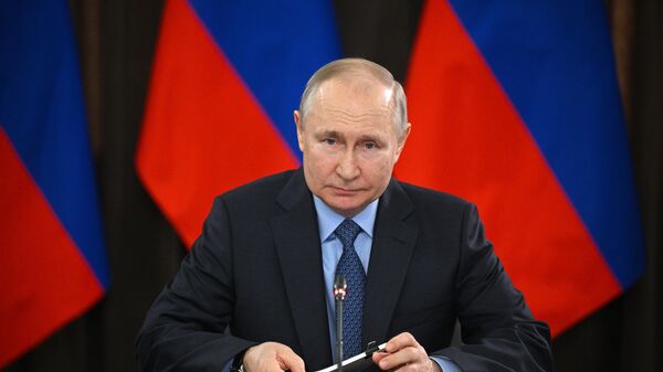 Президент РФ Владимир Путин  входе рабочей поездки в Тулу - Sputnik Таджикистан