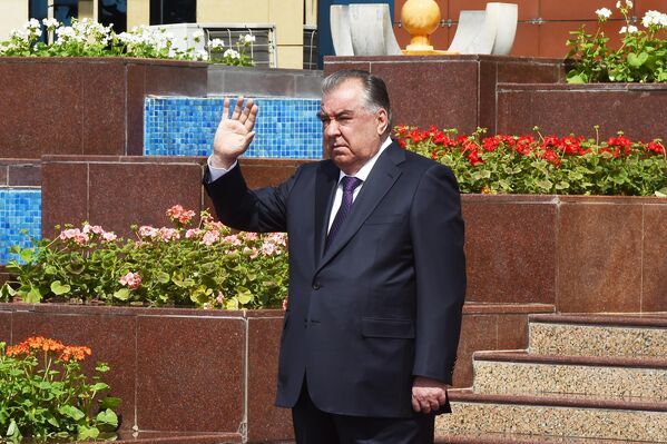 Эмомали Рахмон провожает Алиева по окончании его визита. - Sputnik Таджикистан