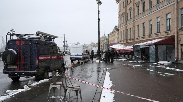 Место теракта на Университетской набережной в Петербурге - Sputnik Таджикистан