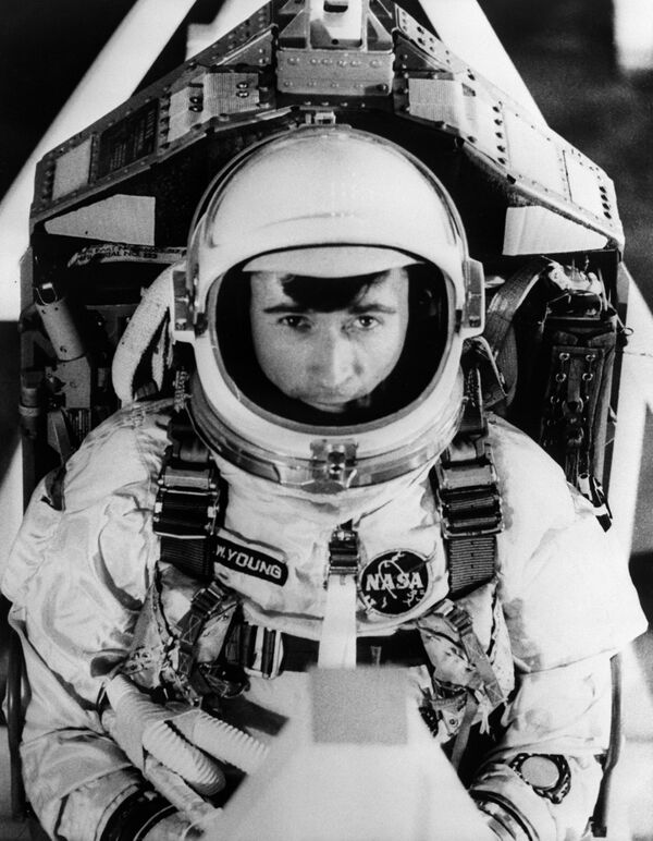 Джон Янг - астронавт США, участник космических полетов на кораблях &quot;Джемини-3&quot;, &quot;Джемини-10&quot;, &quot;Аполлон-10&quot; и &quot;Аполлон-16&quot;. - Sputnik Таджикистан
