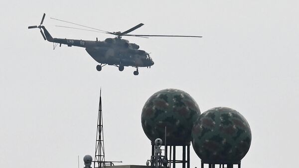 Вертолет армии Китая над военной базой - Sputnik Таджикистан