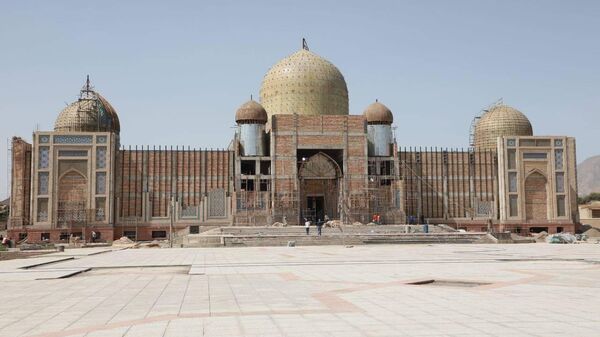  Раджаббой Ахмадзода ознакомился с ходом строительных работ Худжандской крепости - Sputnik Таджикистан