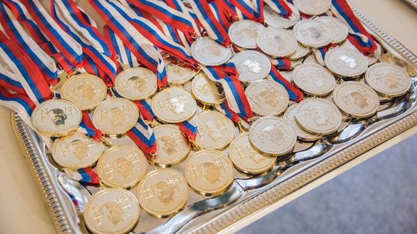 Медали Международной Менделеевской олимпиады школьников по химии 2019 года - Sputnik Таджикистан