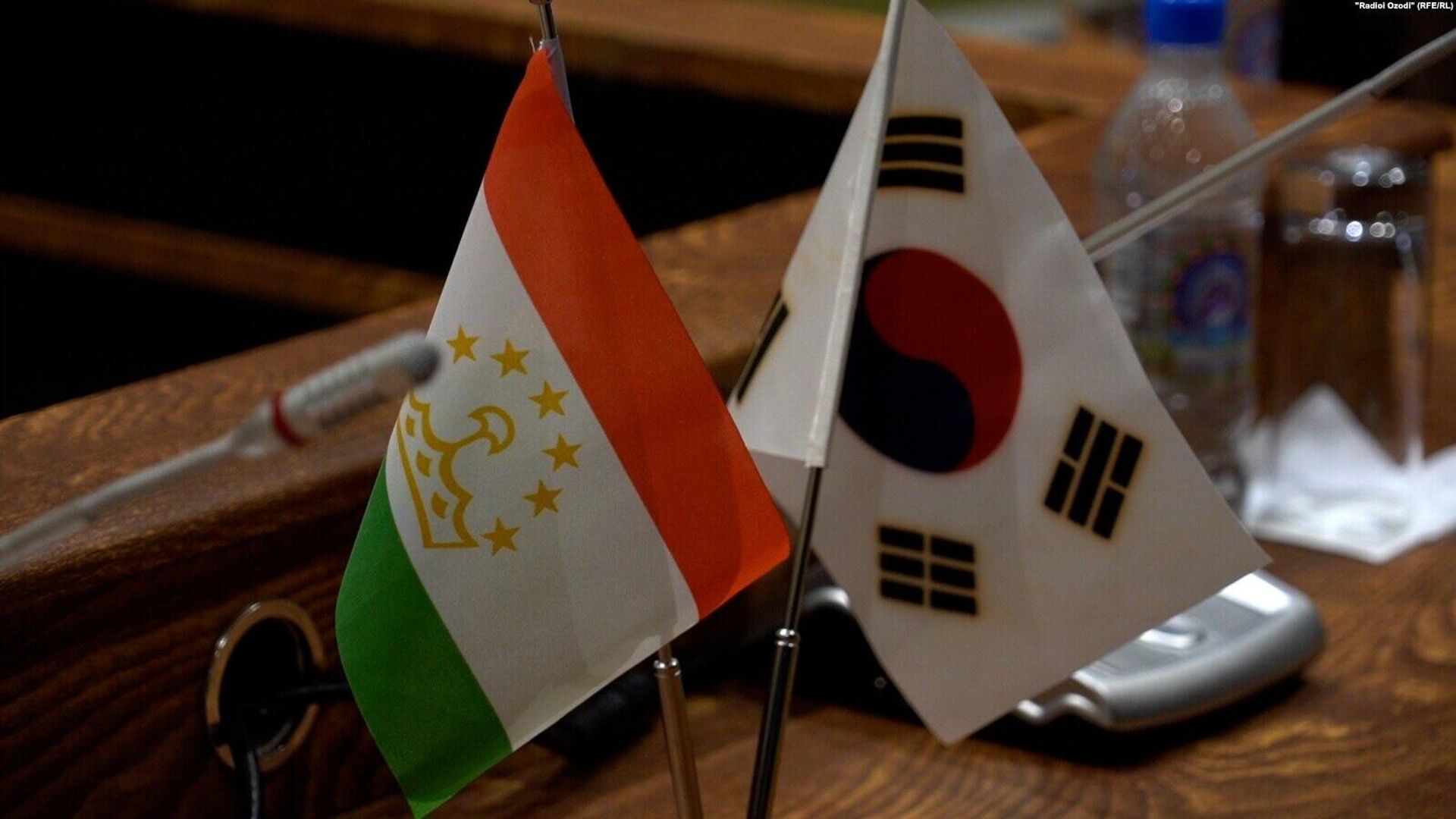 Флаги Южной Кореи и Таджикистана - Sputnik Тоҷикистон, 1920, 16.09.2023