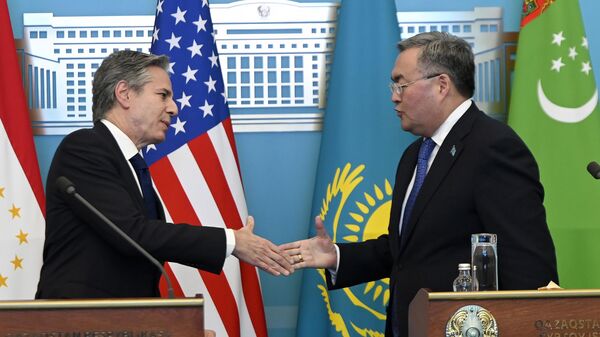 Госсекретарь США Энтони Блинкен и глава МИД Казахстана Мухтар Тлеуберди - Sputnik Таджикистан