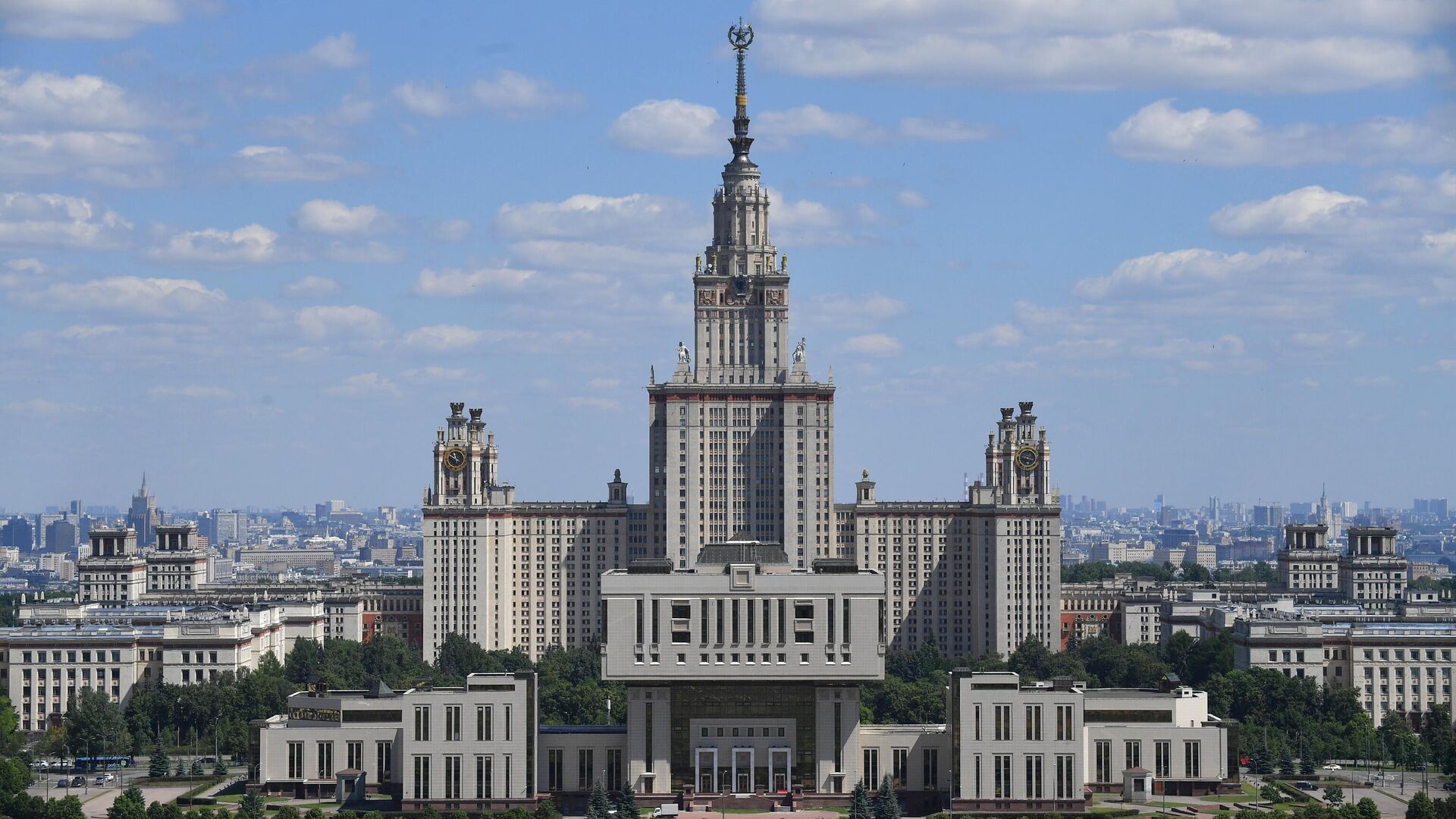 Здание Московского государственного университета - Sputnik Таджикистан, 1920, 21.04.2023