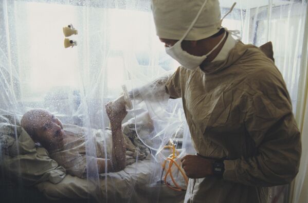 Пострадавший от аварии на лечении в городской клинической больнице Минздрава СССР.  - Sputnik Таджикистан