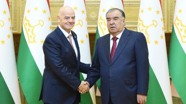 Встреча Эмомали Рахмона с президентом ФИФА - Sputnik Таджикистан