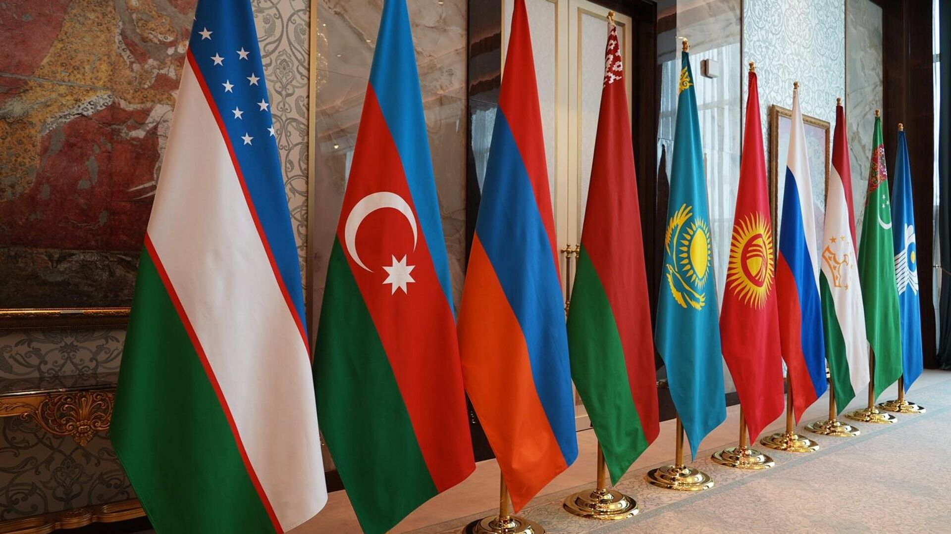 Флаги стран-участниц заседания Совета министров иностранных дел СНГ  - Sputnik Таджикистан, 1920, 01.01.2024