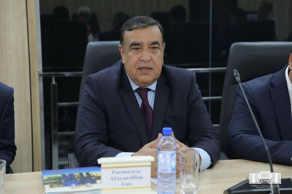 Посол Таджикистана в Узбекистане Абдуджаббор Азиз Рахмонзода на встрече в Ташкенте. - Sputnik Таджикистан