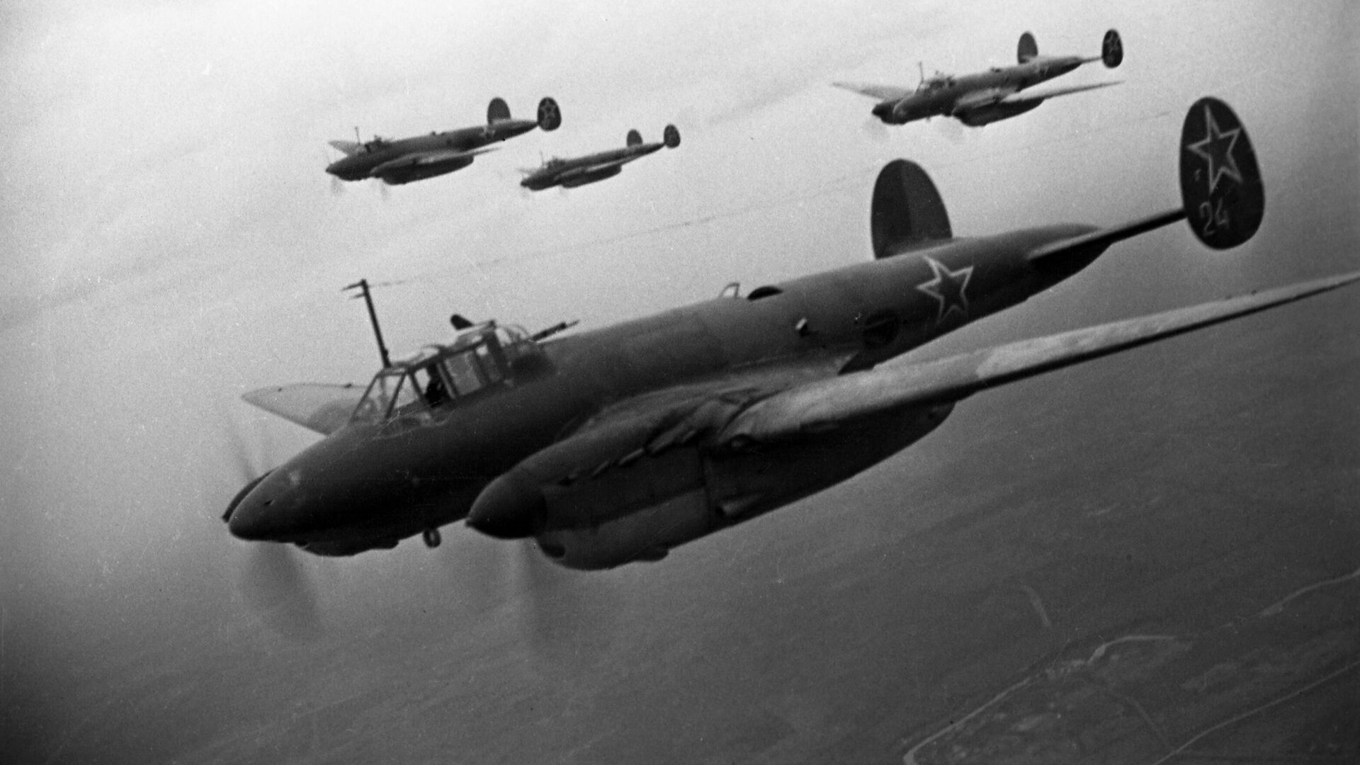  Советские бомбардировщики атакуют немецкие позиции. - Sputnik Таджикистан, 1920, 06.05.2023