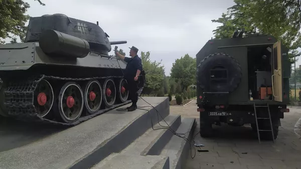 Военнослужащие российской военной базы в Таджикистане отреставрировали танк Т-34 ко Дню Победы в г. Турсунзаде - Sputnik Тоҷикистон