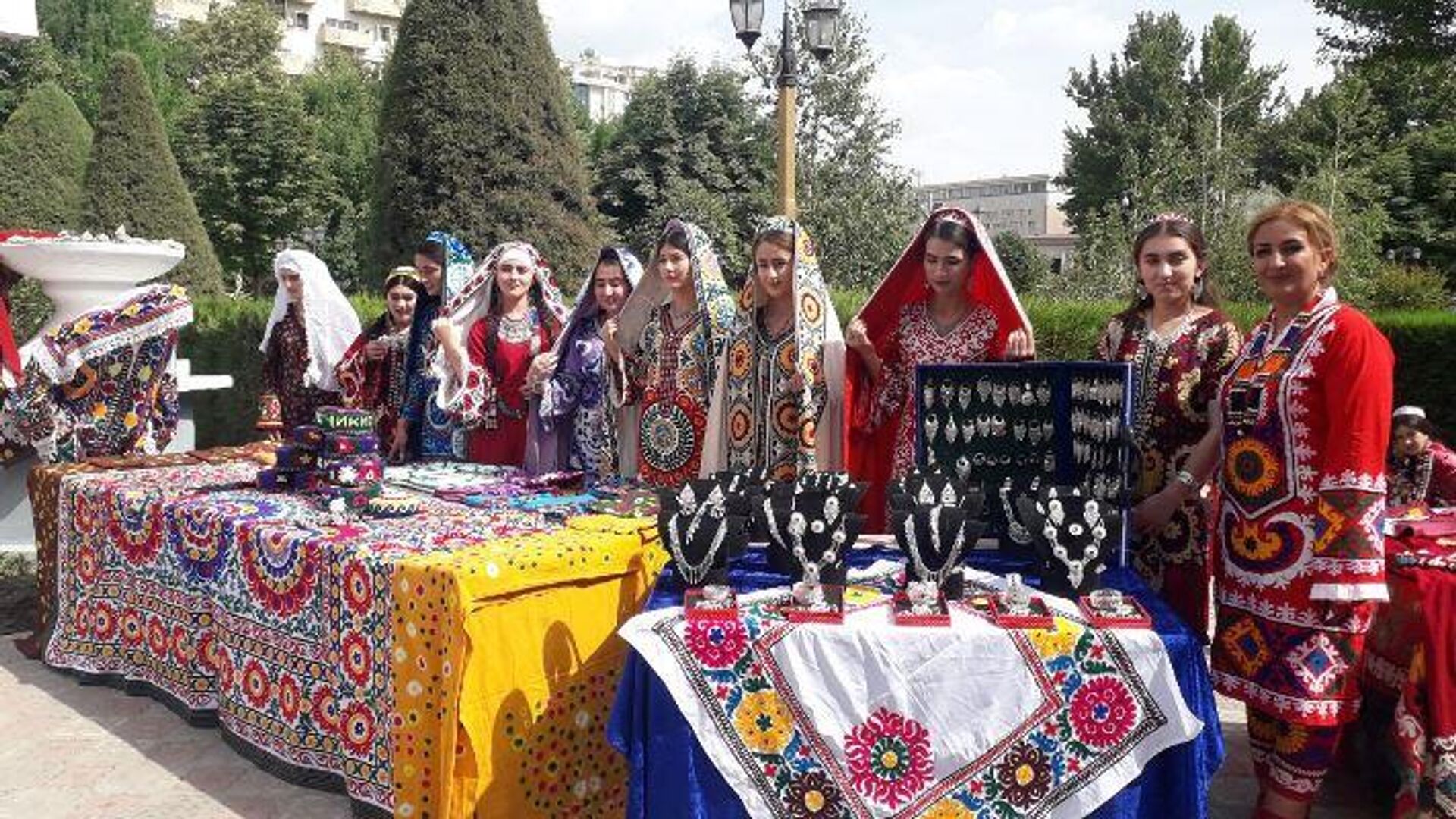 Республиканский фестиваль 100 цветов чакана - Sputnik Таджикистан, 1920, 05.05.2023