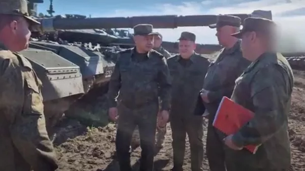 Шойгу проинспектировал готовность военной техники для спецоперации - Sputnik Тоҷикистон