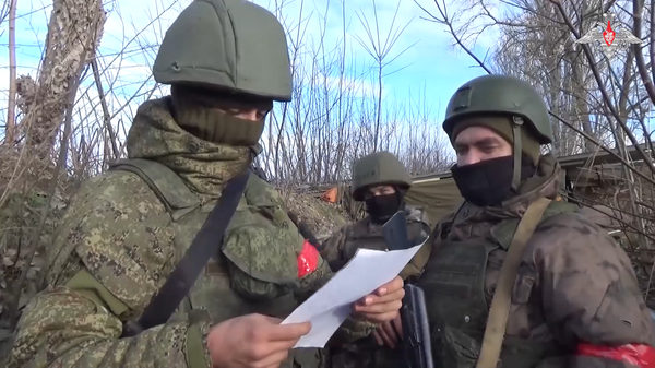 Письма российским военнослужащим - участникам СВО: видео - Sputnik Таджикистан