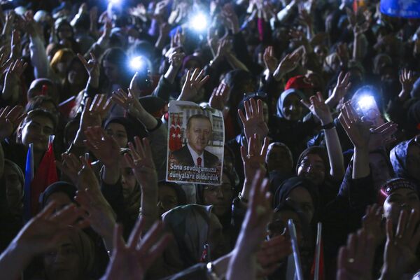 Действующего президента встретили овациями и плакатами в Анкаре. - Sputnik Таджикистан