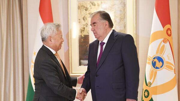 Встреча президента Таджикистана Эмомали Рахмона с главой АБИИ Цзинь Лицюнем - Sputnik Таджикистан