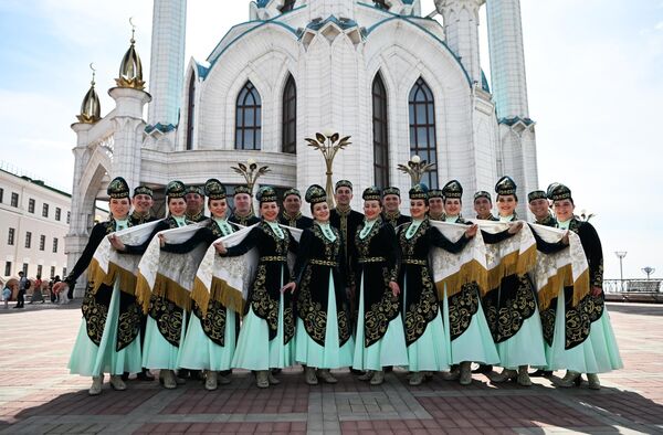 Творческий коллектив встречал участников форума на территории Казанского кремля.  - Sputnik Таджикистан