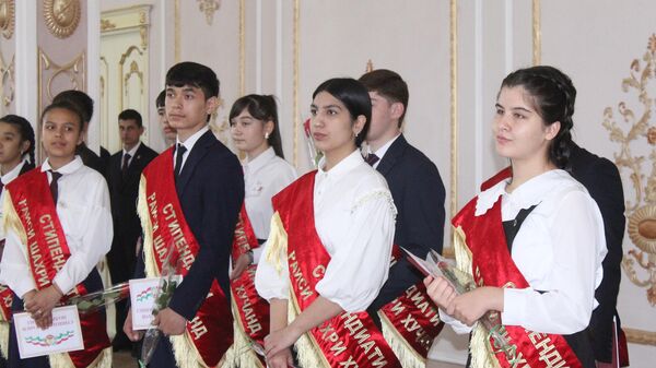 В Согде наградили талантливую и активную молодежь - Sputnik Таджикистан