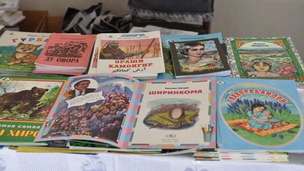 Выставка-ярмарка детских книг в Душанбе - видео - Sputnik Таджикистан