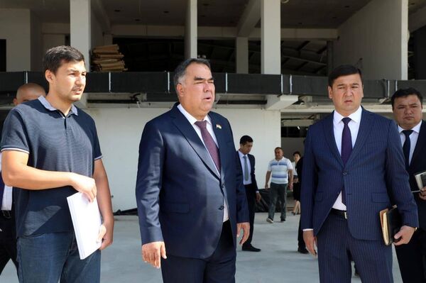 Раджаббой Ахмадзода ознакомился с ходом строительства новых заводов Худжанда. - Sputnik Таджикистан