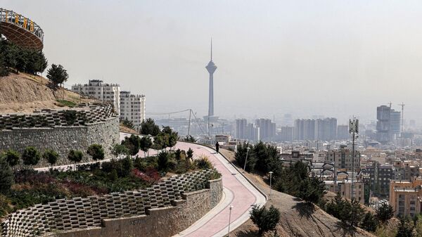 Парк Лале и башня Милад в Тегеране - Sputnik Таджикистан