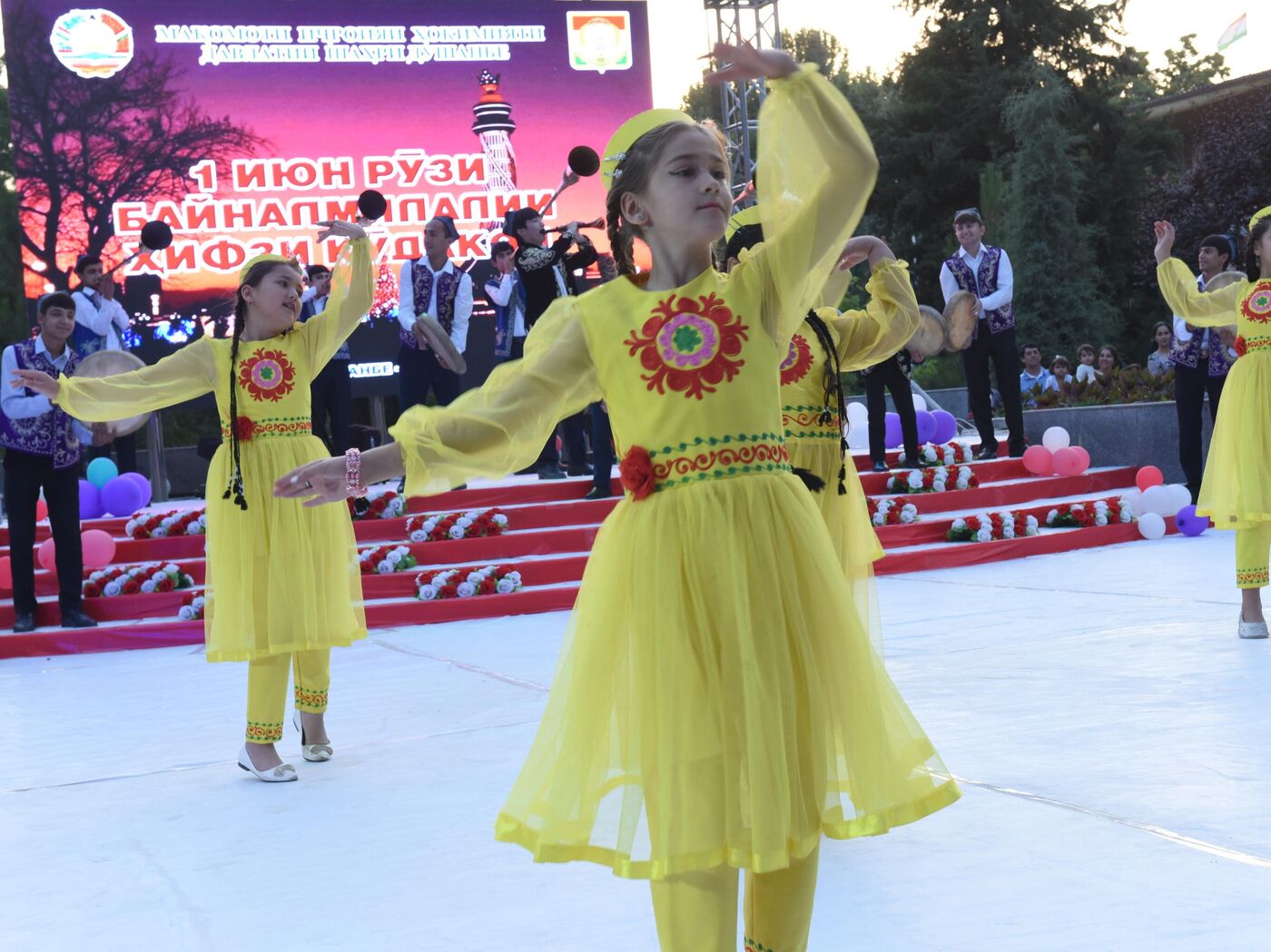 Таджикский омбудсмен обсудит права детей в Минске