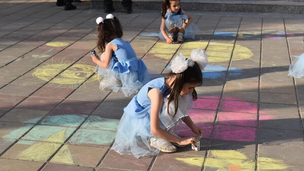 Дети в Душанбе. Архивное фото - Sputnik Тоҷикистон