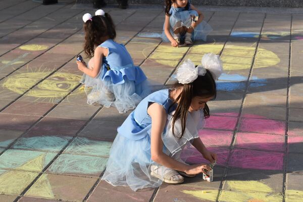 Так, праздничный концерт прошел под девизом &quot;Дети - наш мир!&quot;. - Sputnik Таджикистан