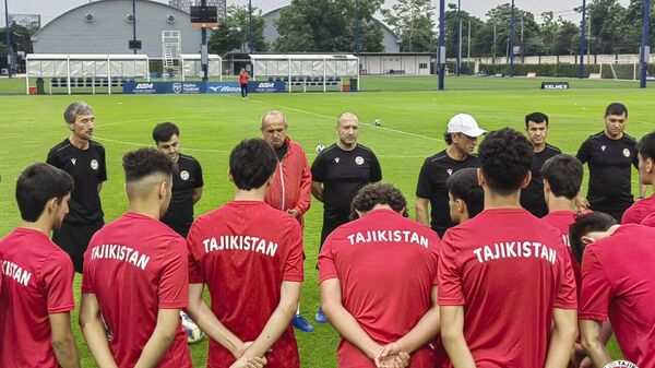 Кубок Азии-2023: юношеская сборная Таджикистана прибыла в Бангкок - Sputnik Таджикистан