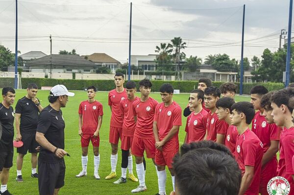 Юношеская сборная Таджикистана прибыла в Тайланд. - Sputnik Таджикистан