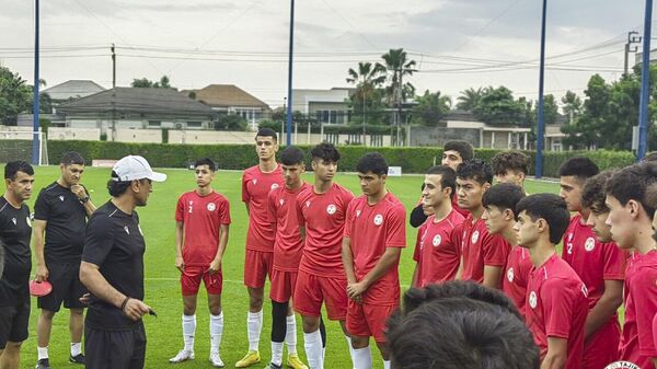 Кубок Азии-2023: юношеская сборная Таджикистана прибыла в Бангкок - Sputnik Тоҷикистон