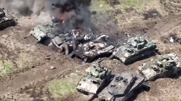 Нахваленный Leopard: бойцы ВС РФ показали уничтоженную технику ВСУ - видео - Sputnik Таджикистан