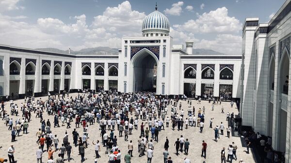 Джума-намаз в новой мечете в Душанбе - Sputnik Таджикистан