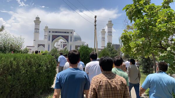 Открытия Центральной мечети жители республики ждали с осени 2019 года. - Sputnik Таджикистан