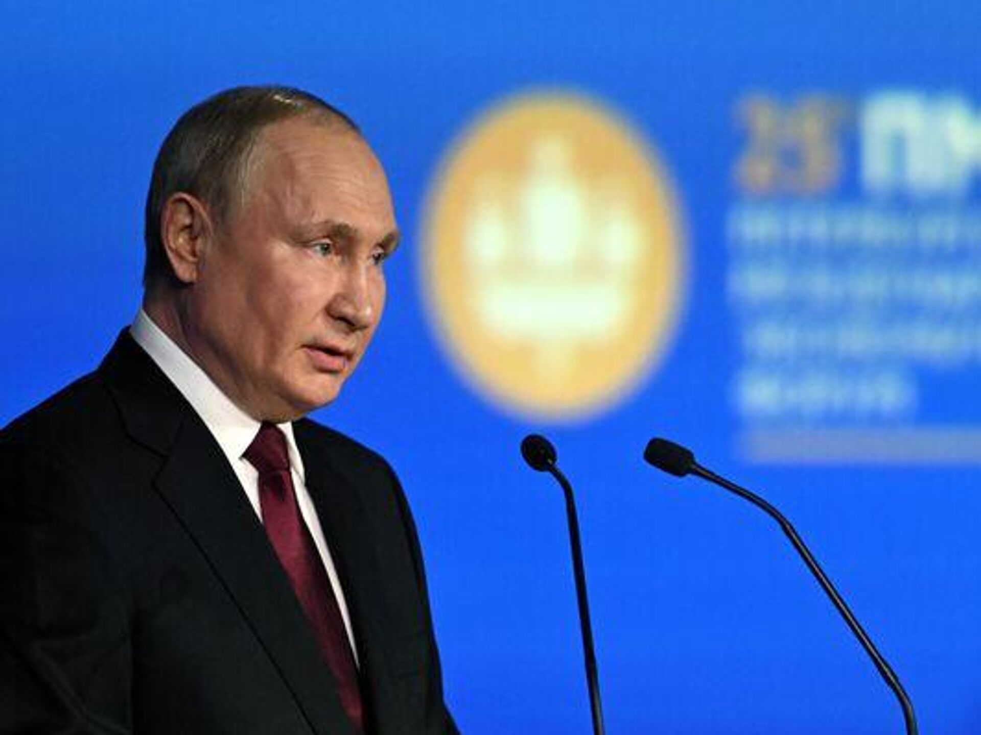 Когда озвучат президента. Выступление Владимира Путина на пленарном заседании ПМЭФ.