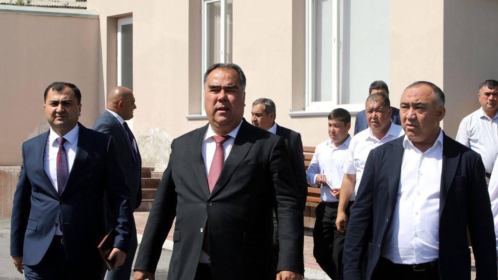 Глава Согда проинспектировал завод по производству металлов в регионе