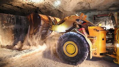 Подземная погрузочно-доставочная машина в шахте