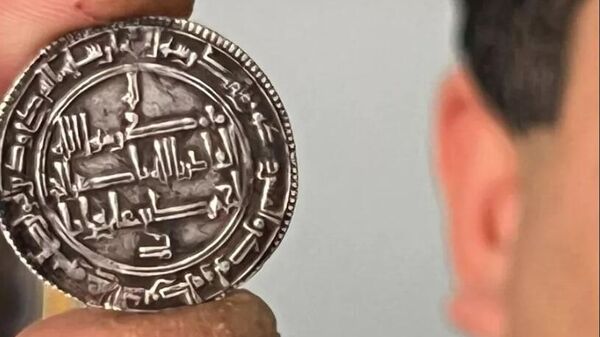 Археологи нашли в Узбекистане монеты, отчеканенные 1,5 тыс. лет назад - Sputnik Таджикистан