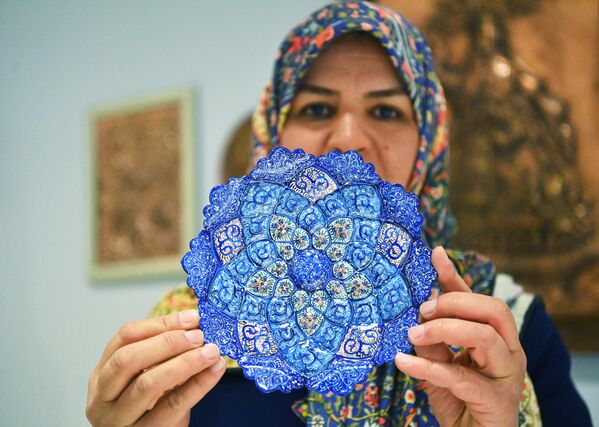 Посетители смогут поближе познакомиться с образцами иранской живописи и художественной каллиграфии, узнать, как оформляются религиозные, поэтические и исторические книги. - Sputnik Таджикистан