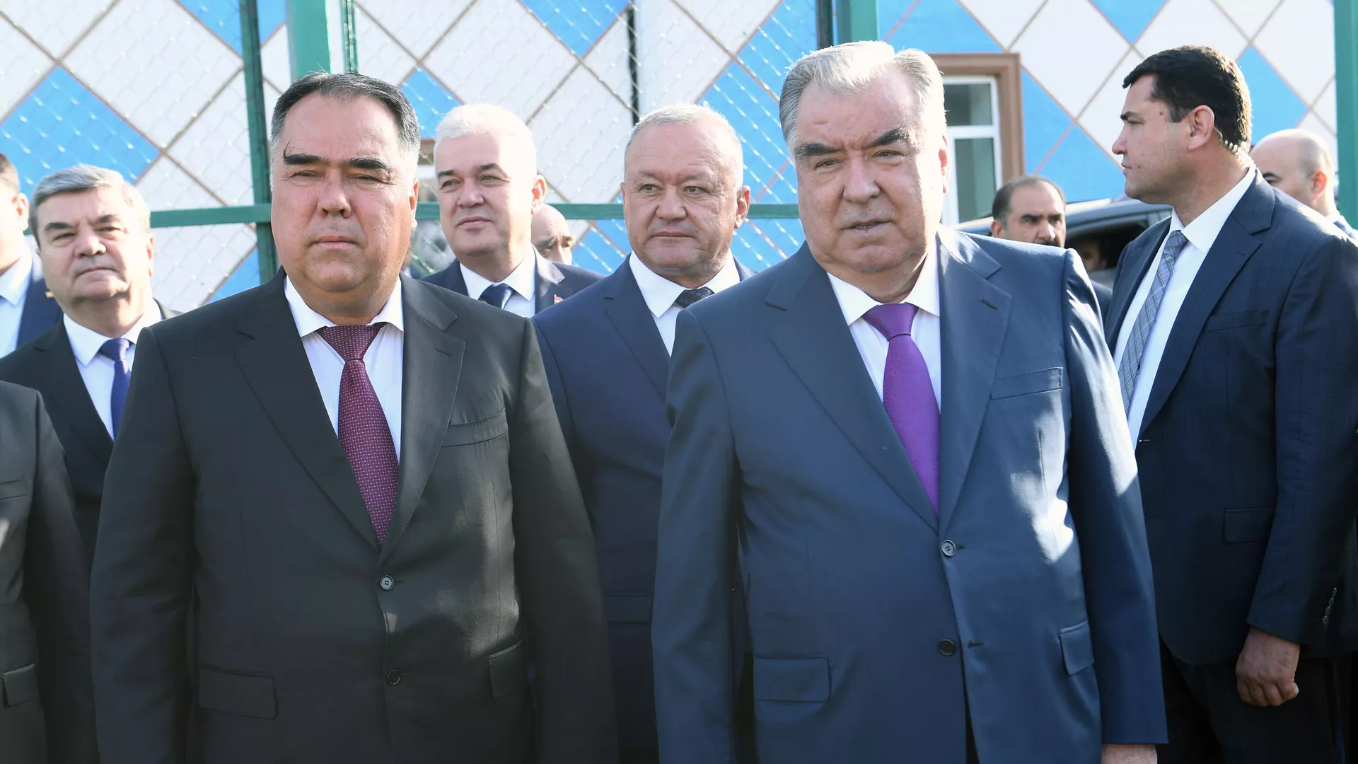 Ифтитоҳи Қасри паҳлавонони суғдӣ ва майдончаи бозии футбол дар назди Муассисаи таҳсилоти миёнаи умумии №2-и деҳаи Урметани ноҳияи Айнӣ