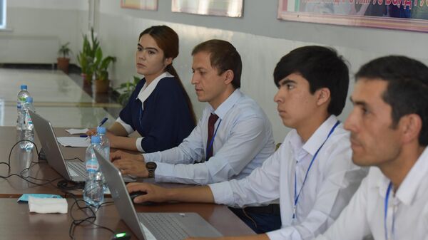 Вступительные экзамены для абитуриентов в Таджикистане - Sputnik Таджикистан