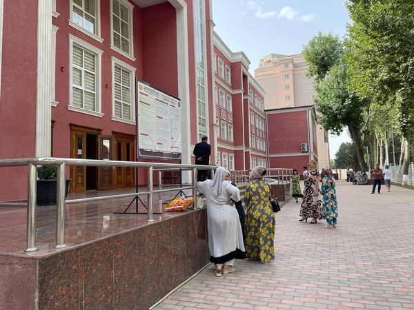 Согласно графику Национального центра тестирования при президенте Таджикистана, с 1 июля начался период сдачи экзаменов. - Sputnik Таджикистан