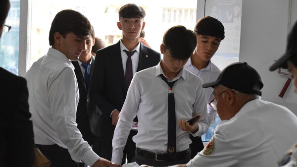 Вступительные экзамены для абитуриентов в Таджикистане - Sputnik Тоҷикистон